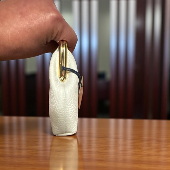 Dooney & Bourke White Leather kiss lock coin purse Women's. Rare color - Picture 5 of 6